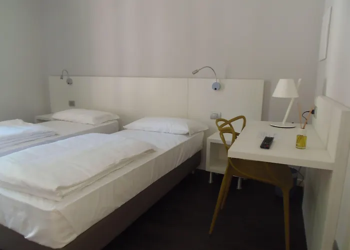 Albergo Dongo מלון 3*