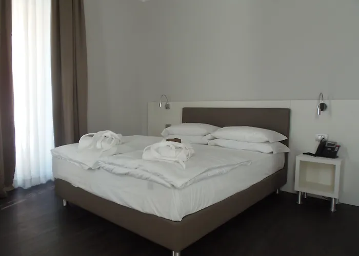 Albergo Dongo מלון 3*