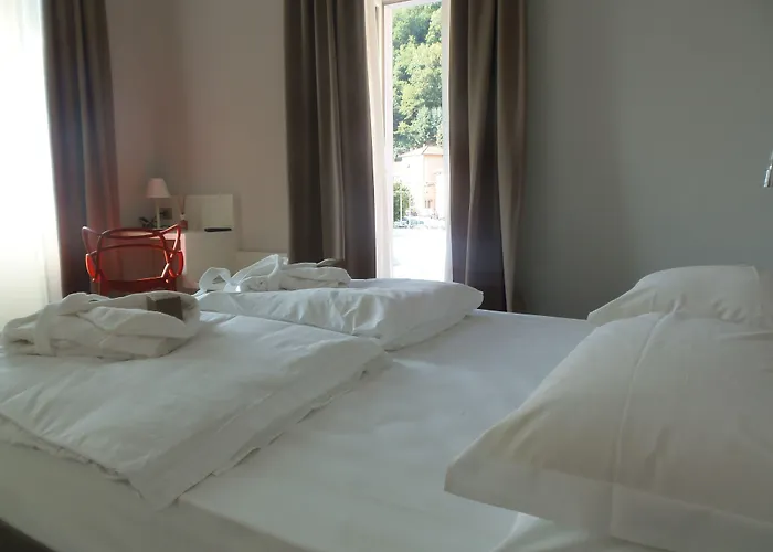 מלון Albergo Dongo דונגו