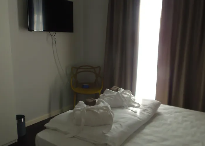 מלון Albergo Dongo