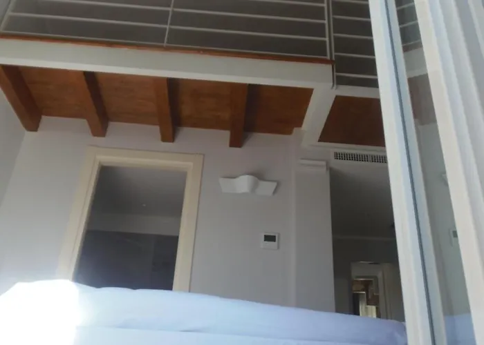 Albergo Dongo מלון