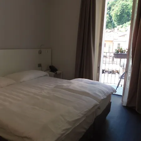 Albergo Dongo 3* دونغو