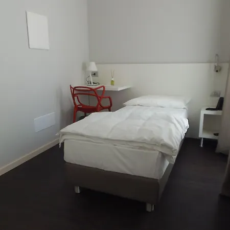 Albergo Dongo 3* دونغو