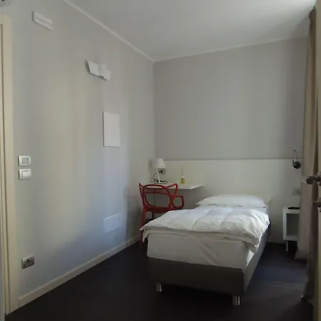 Albergo Dongo فندق دونغو