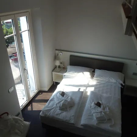 Albergo Dongo 3* دونغو