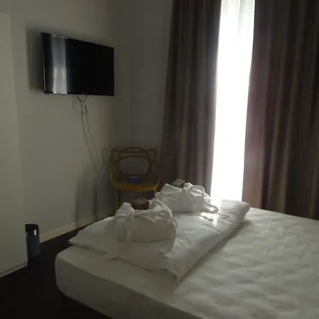 فندق Albergo Dongo