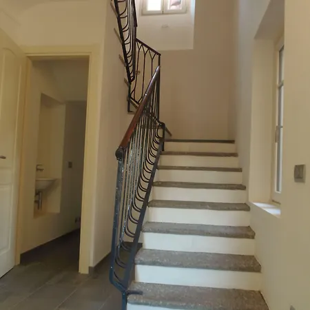 Hotell Albergo Dongo 3*