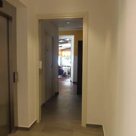 Hotell Albergo Dongo 3*